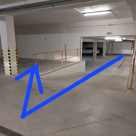 Cozy Family With Garage