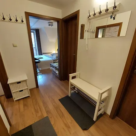 아파트 Cozy Family With Garage