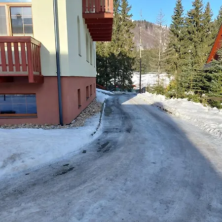 Cozy Family With Garage 아파트