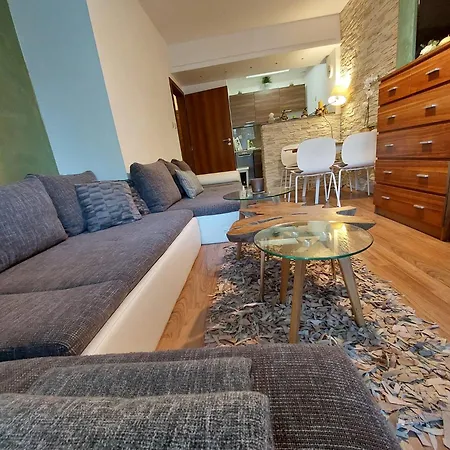 Cozy Family With Garage *